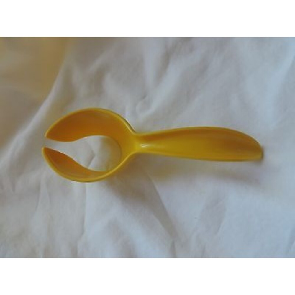 Tupperware Pale Yellow Egg Grabber Scoop Lifter Spoon Bottle Nipple Gadget New